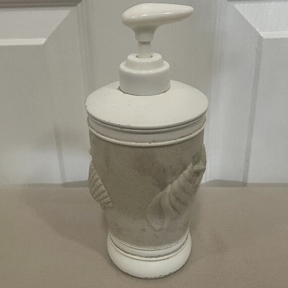 Bundle: 3-Piece Bathroom Accessories - Picture 3 of 11